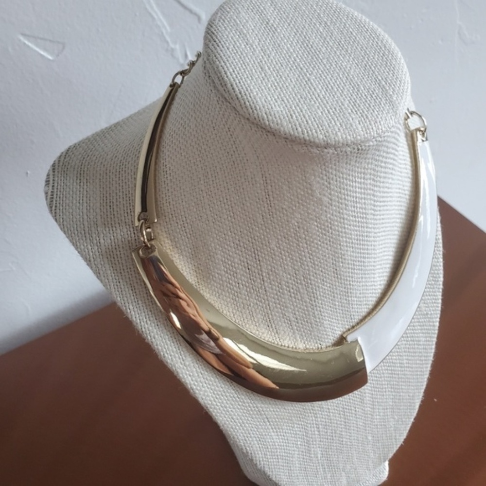 Bebe Necklace - Picture 2 of 5